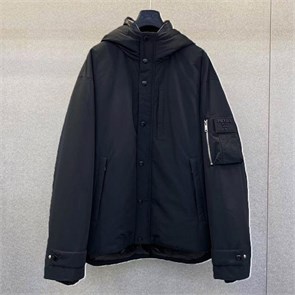 Пуховик PRADA с капюшоном 19990